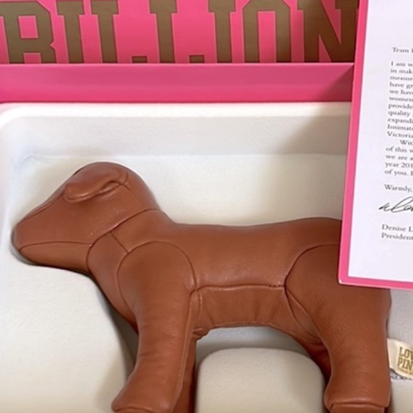 ISO the Brown Victoria’s Secret dog - Picture 1 of 1